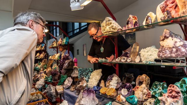 💎 Auch wenn die EDELSTEINE BREMEN am 14.+15. Februar 2026 noch eine Weile hin sind, könnt ihr euch bereits jetzt eure Online-Tickets zum ermäßigten EARLY-BIRD Preis sichern – aber nur bis zum 31.01.2026! 👇🎟️✨
https://eventfrog.de/de/p/maerkte/sonstige-maerkte/edelsteintage-bremen-2026-7352961106023848981.html

🌟Kinder bis 14 Jahre haben in Begleitung eines Erwachsenen freien Eintritt!👨‍👨‍👧‍👦😍

#edelsteintagebremen #earlybird #onlinetickets #edelsteine #mineralien #fossilien #schmuck #schleifvorführungen #geodenknacken #schnäppchentipp #mineralienmesse #edelsteinmesse #crystalevents #earlybird